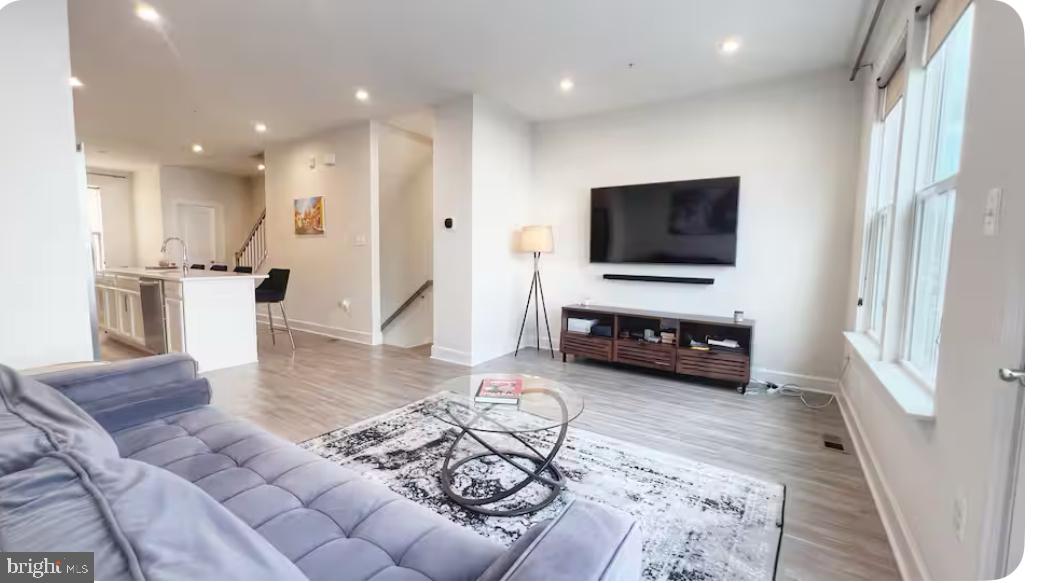 CAPITAL COURT - Residential Lease