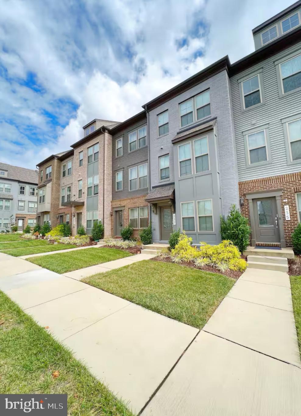 CAPITAL COURT - Residential Lease