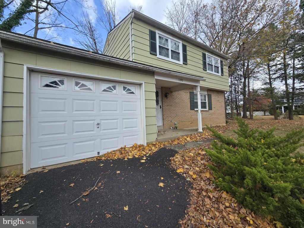 Photo of 1090 Highland Avenue, ABINGTON, PA 19001 (MLS # PAMC2166426)