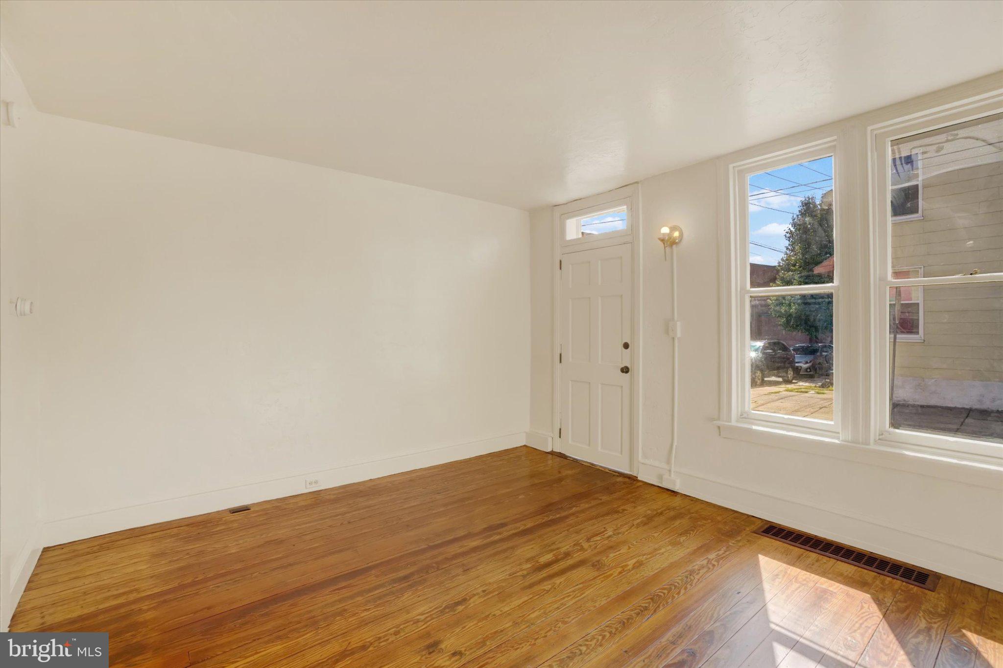 555 MCKENZIE STREET