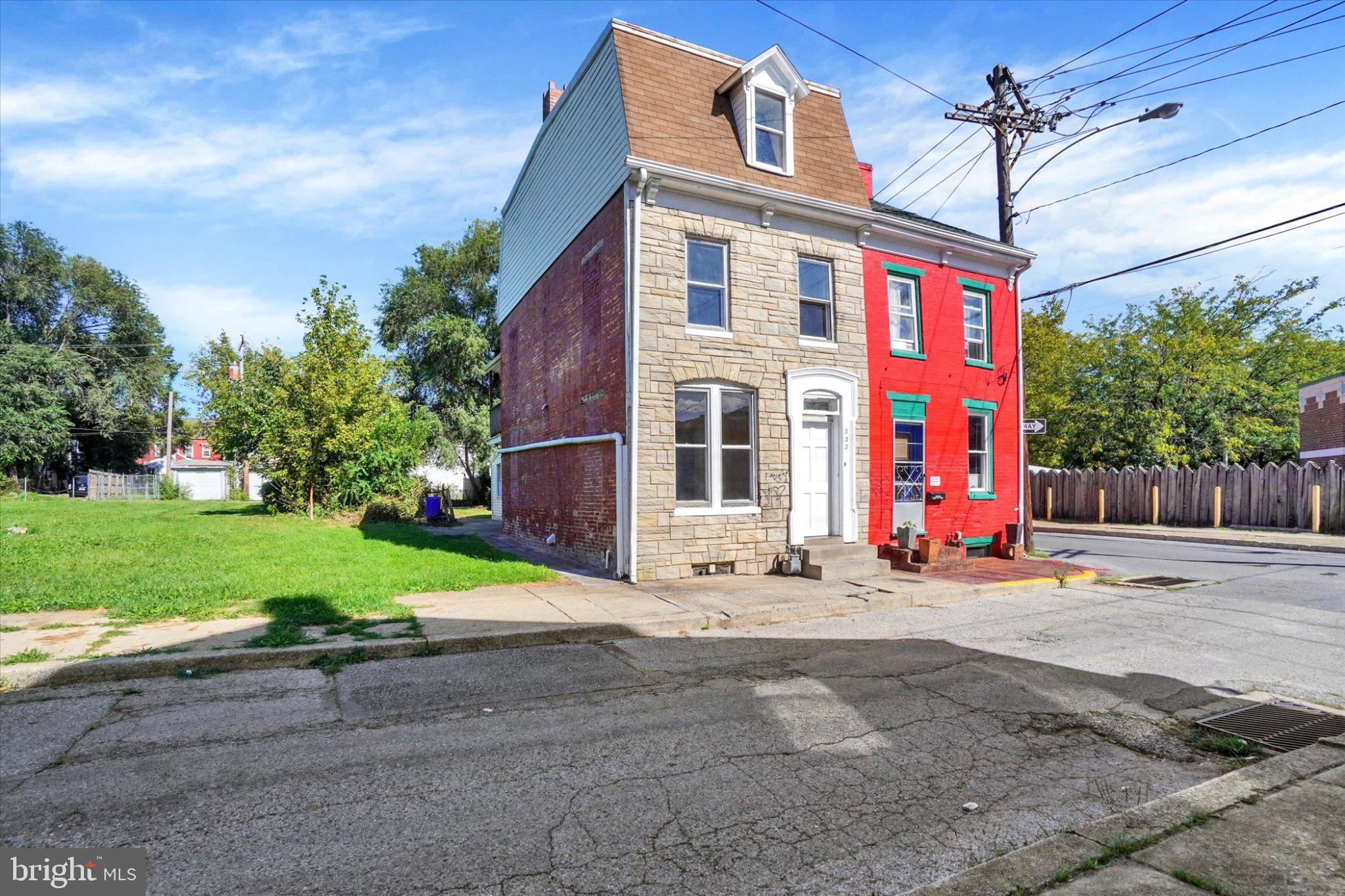 555 MCKENZIE STREET