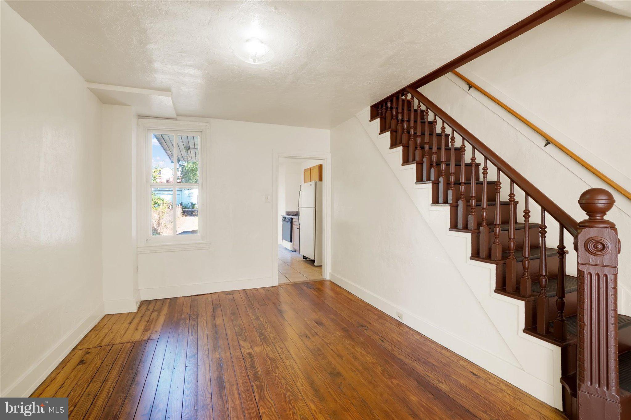 555 MCKENZIE STREET