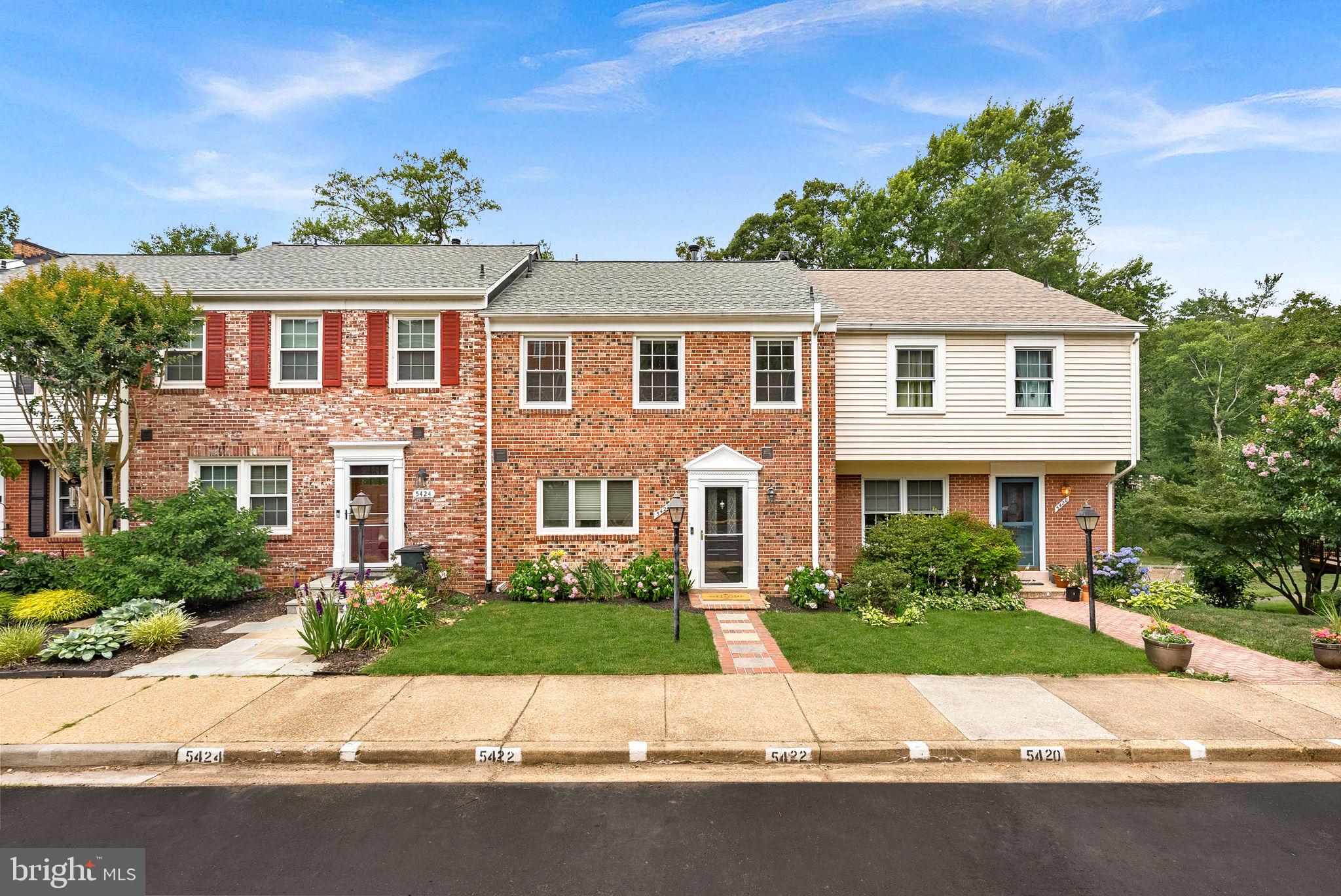 5422 BROMYARD COURT