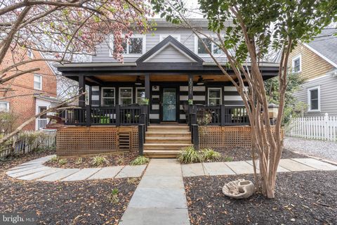 Photo of 10521 SAINT PAUL ST, KENSINGTON, MD 20895 (MLS # MDMC2086704) Photo of 10521 SAINT PAUL ST, KENSINGTON, MD 20895 (MLS # MDMC2086704)