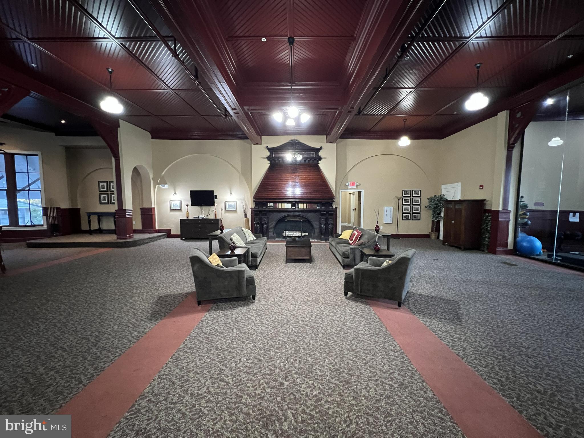 FOREST GLEN PARK - Residential Lease