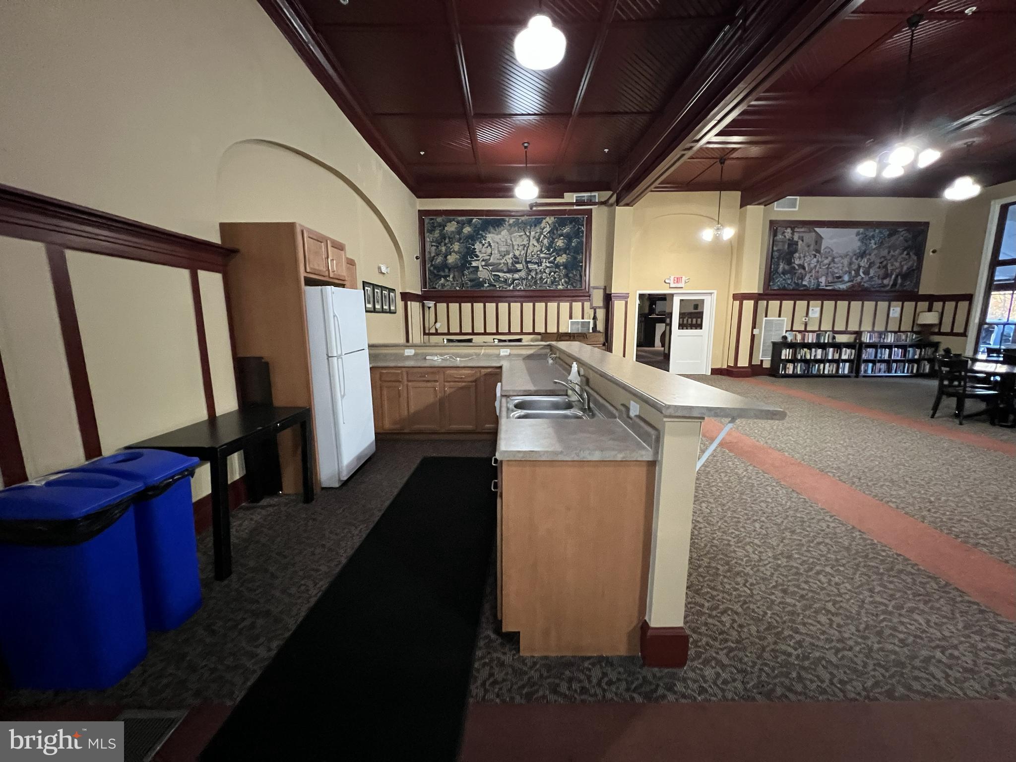 FOREST GLEN PARK - Residential Lease