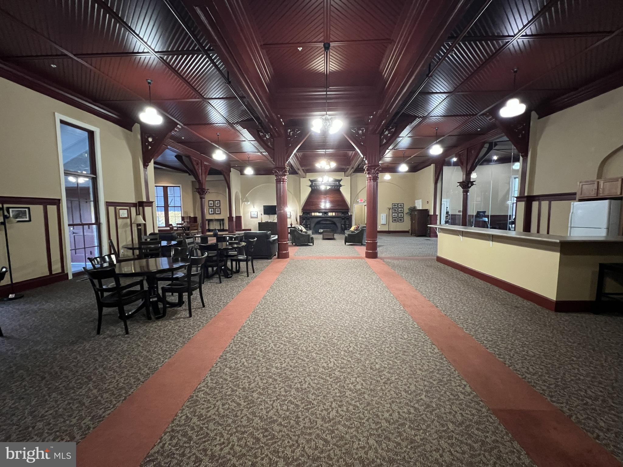 FOREST GLEN PARK - Residential Lease