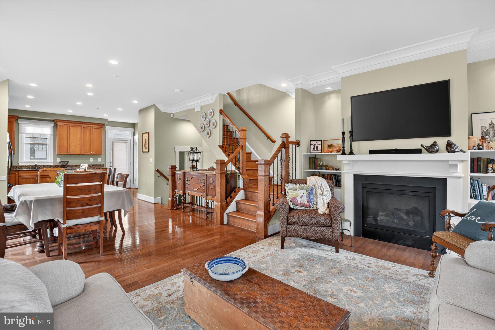 FOREST GLEN PARK - Residential Lease