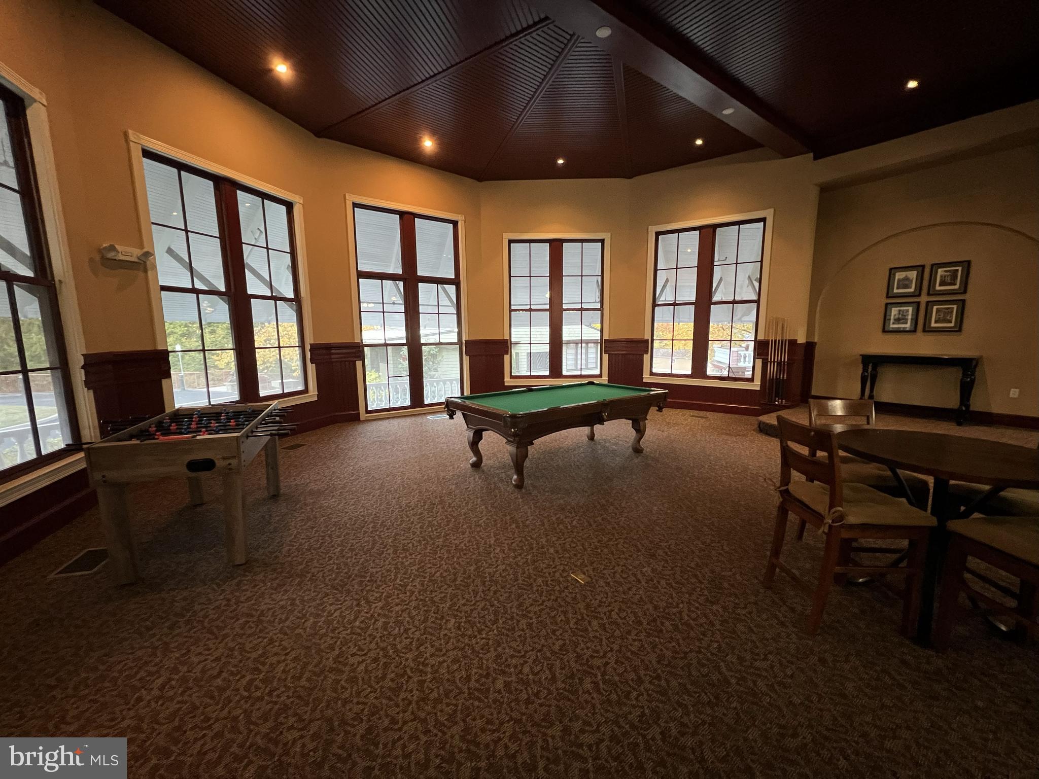 FOREST GLEN PARK - Residential Lease