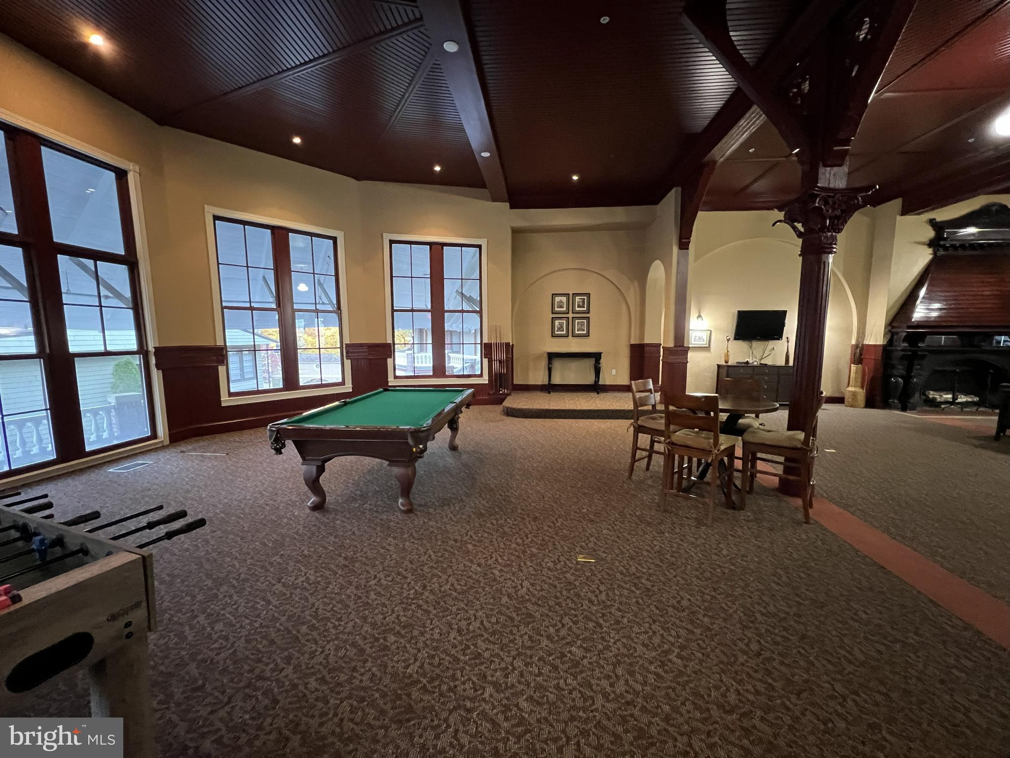 FOREST GLEN PARK - Residential Lease