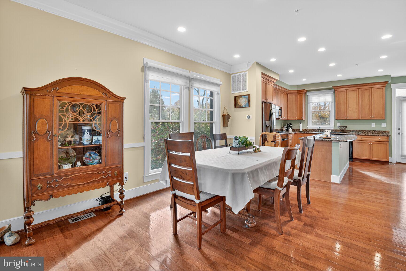 FOREST GLEN PARK - Residential Lease