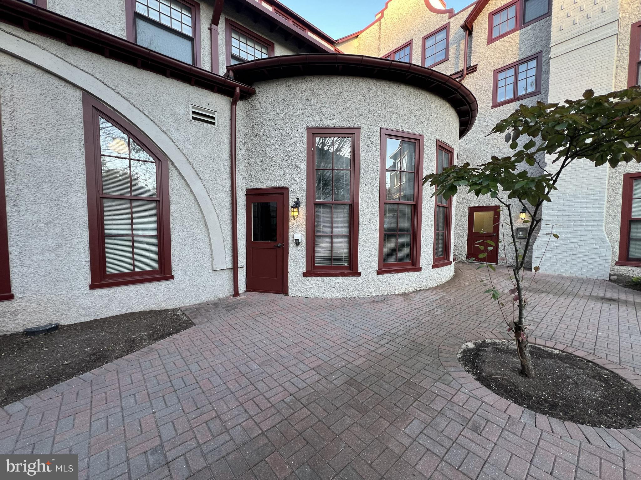 FOREST GLEN PARK - Residential Lease