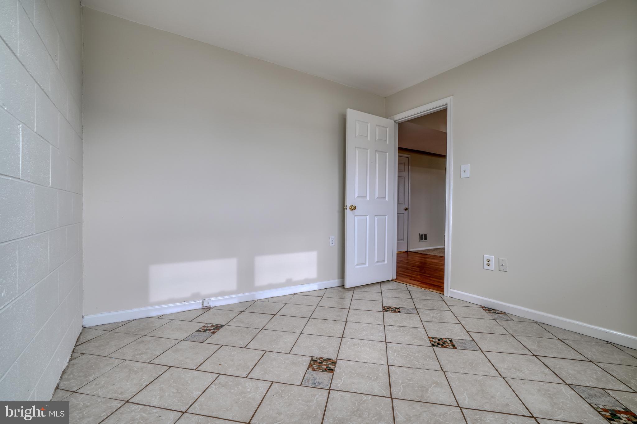 RANDALLFIELDS - Residential