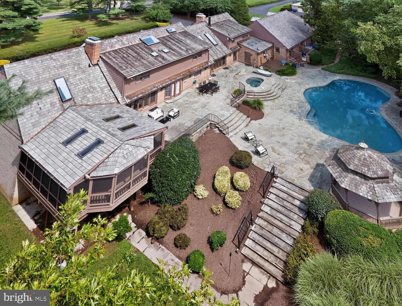 10812 S. GLEN RD.