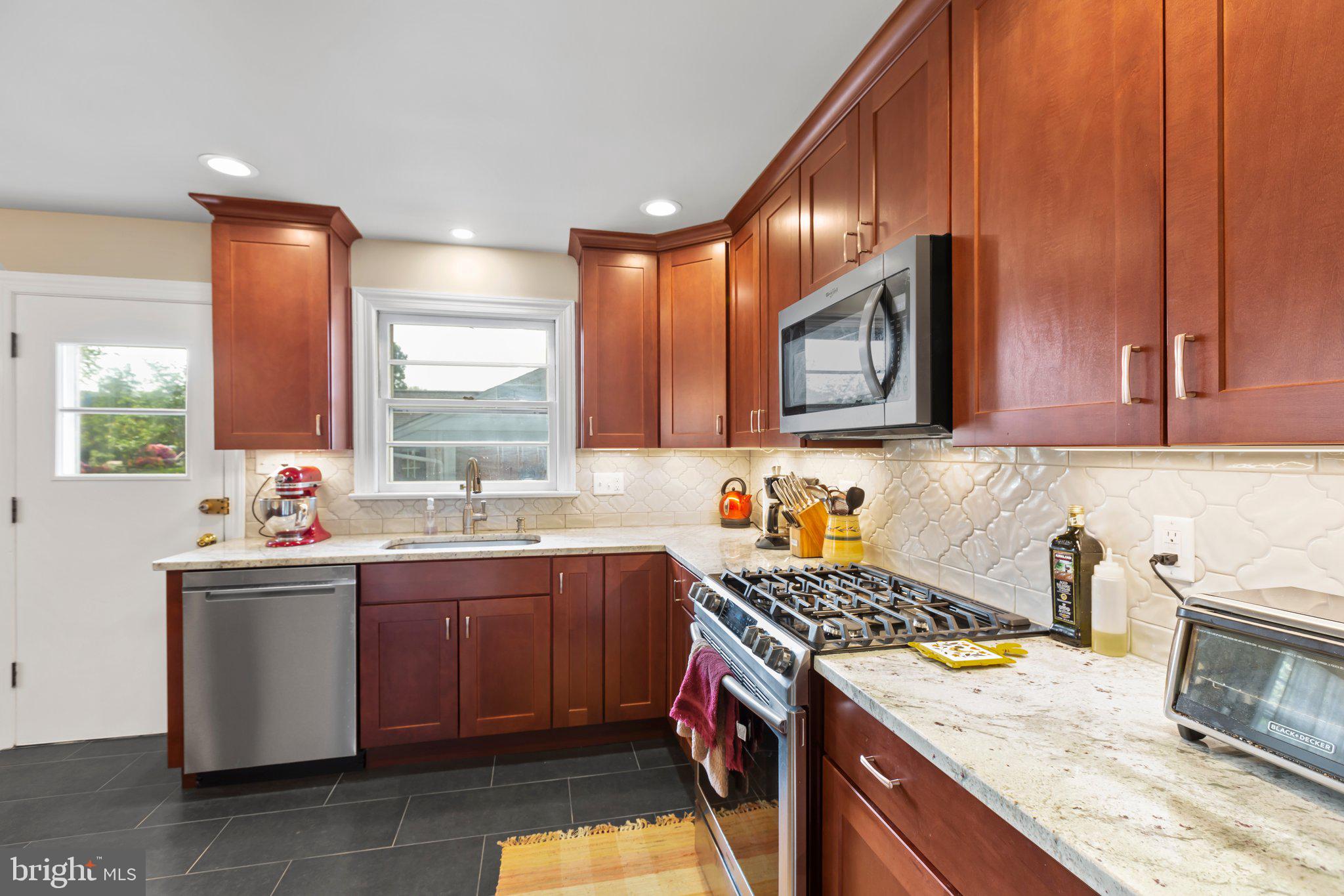 COLLEGE HEIGHTS - Residential Lease