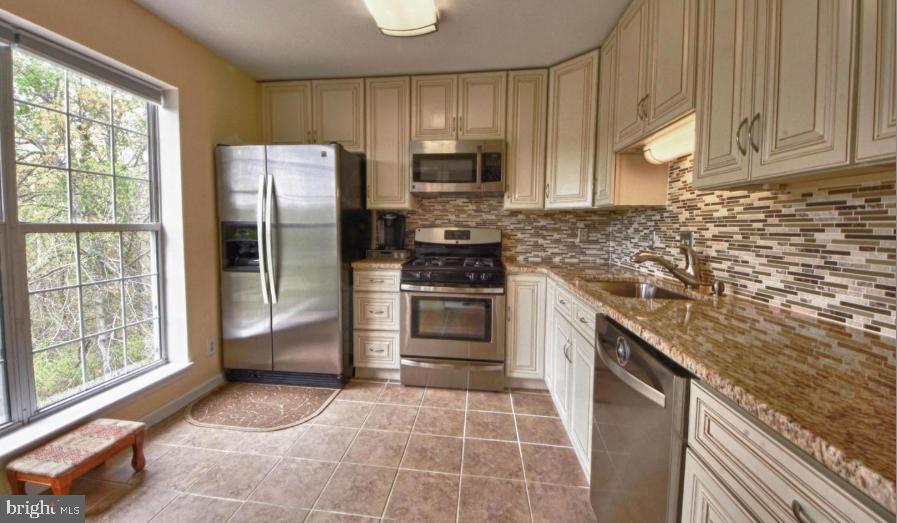 GUNSTON CORNER - Residential Lease