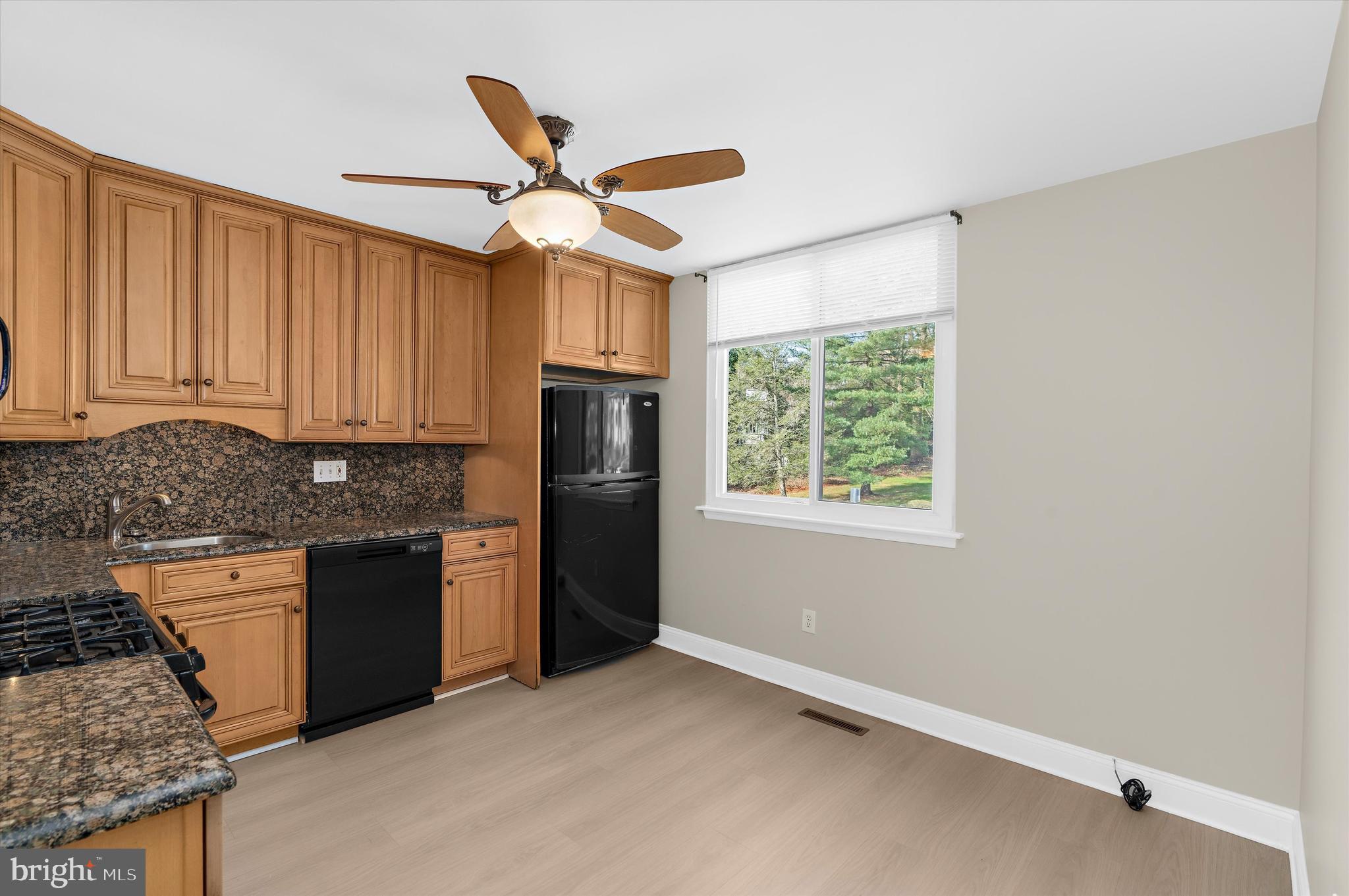 SUMMIT TOWNHOUSES - Residential