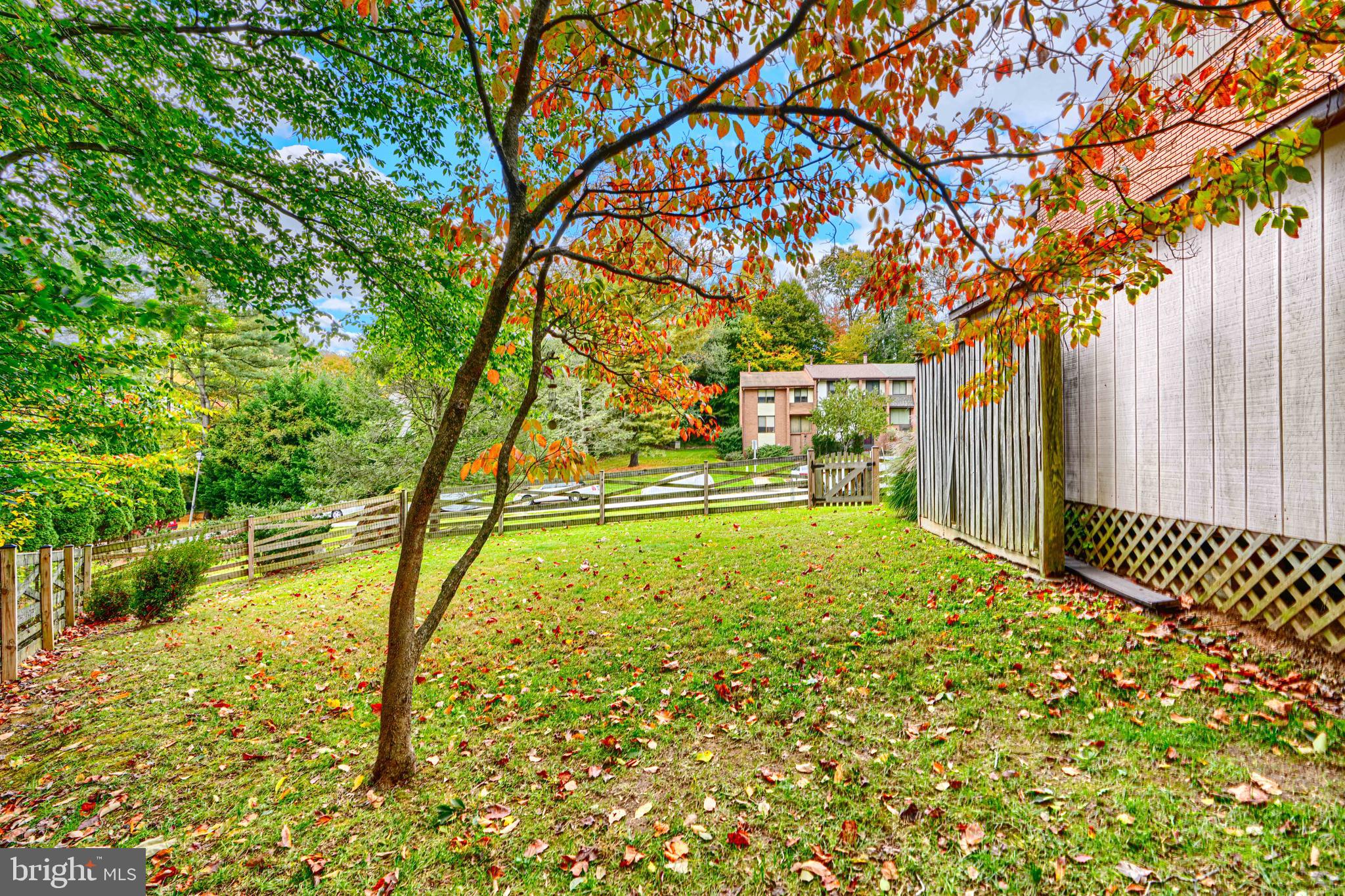 SUMMIT TOWNHOUSES - Residential