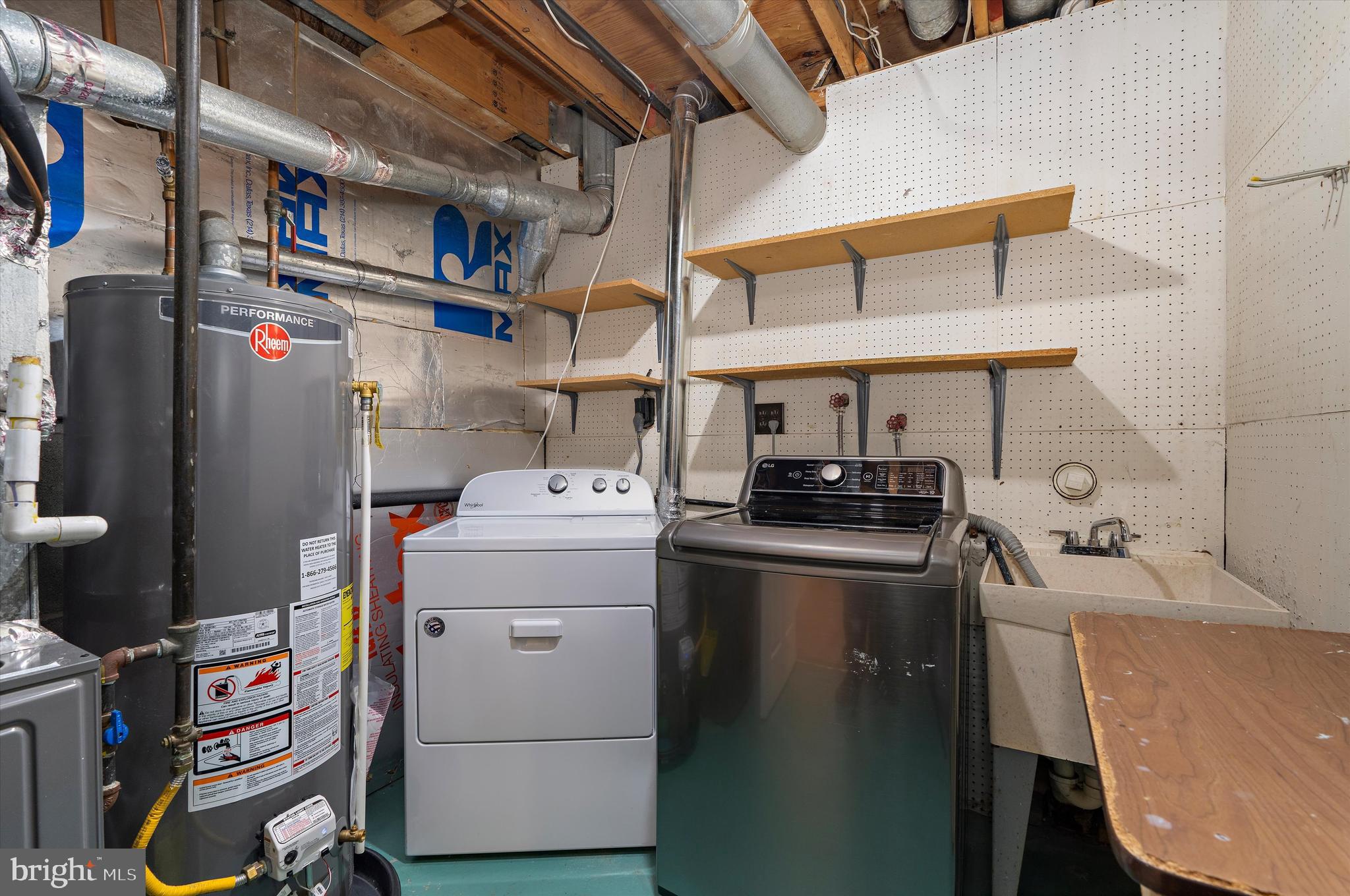 SUMMIT TOWNHOUSES - Residential