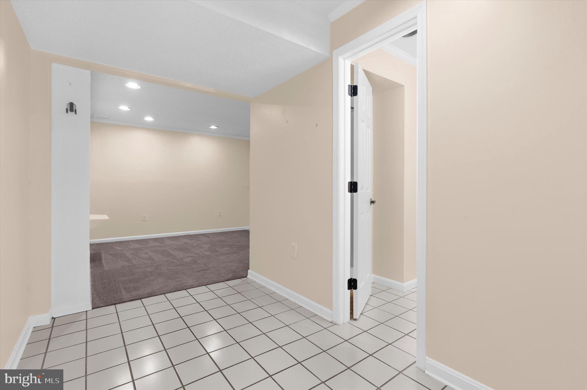 SUMMIT TOWNHOUSES - Residential