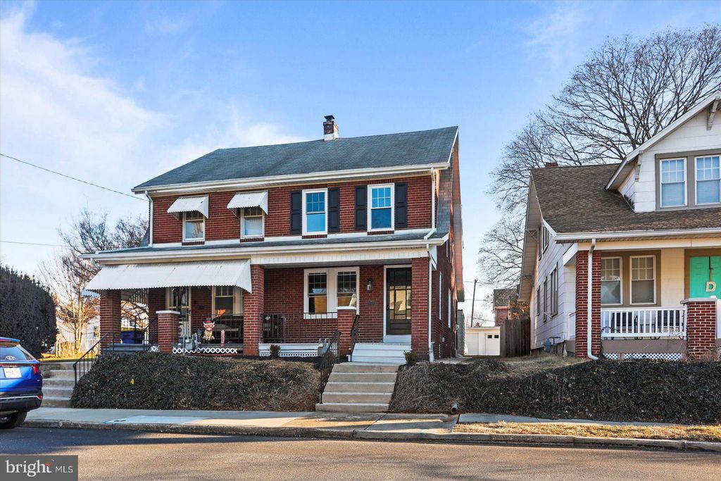 Photo of 34 N Gotwalt Street, YORK, PA 17404 (MLS # PAYK2097238)