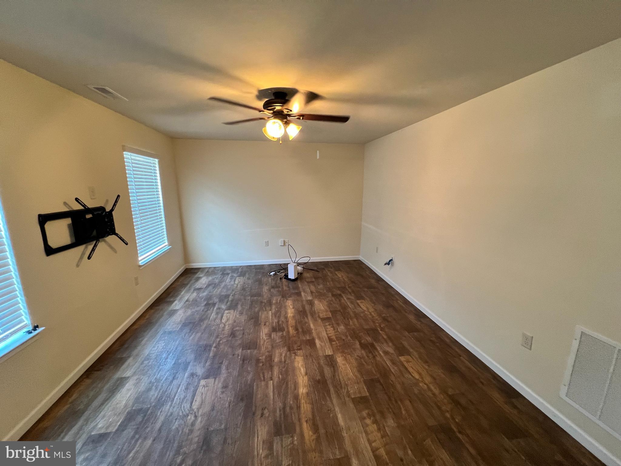 TRAIL SIDE - Residential Lease