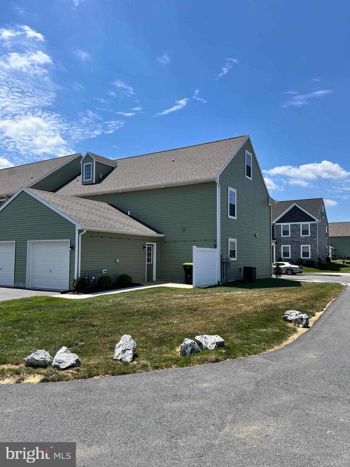 TRAIL SIDE - Residential Lease