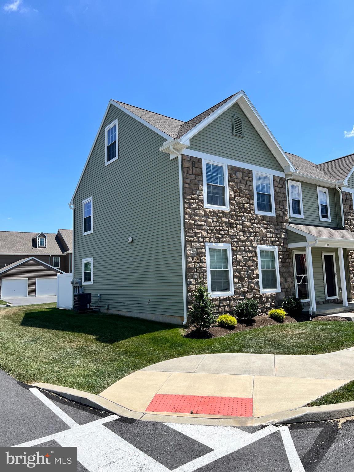 TRAIL SIDE - Residential Lease