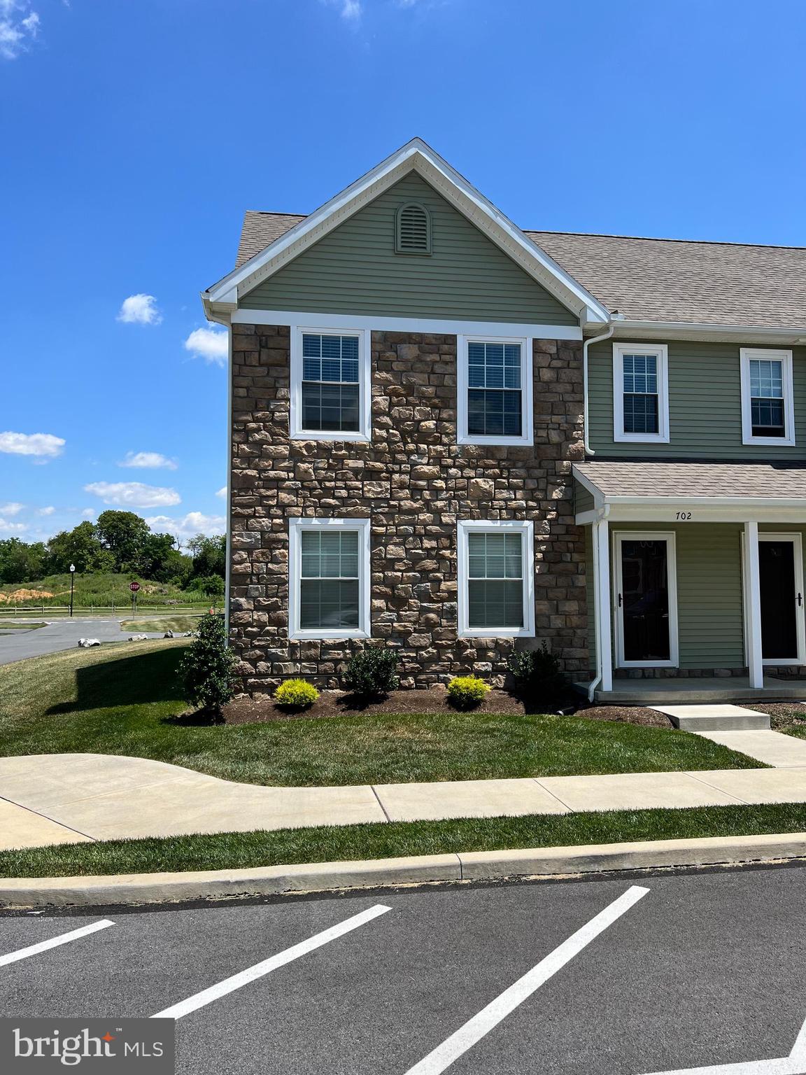 TRAIL SIDE - Residential Lease