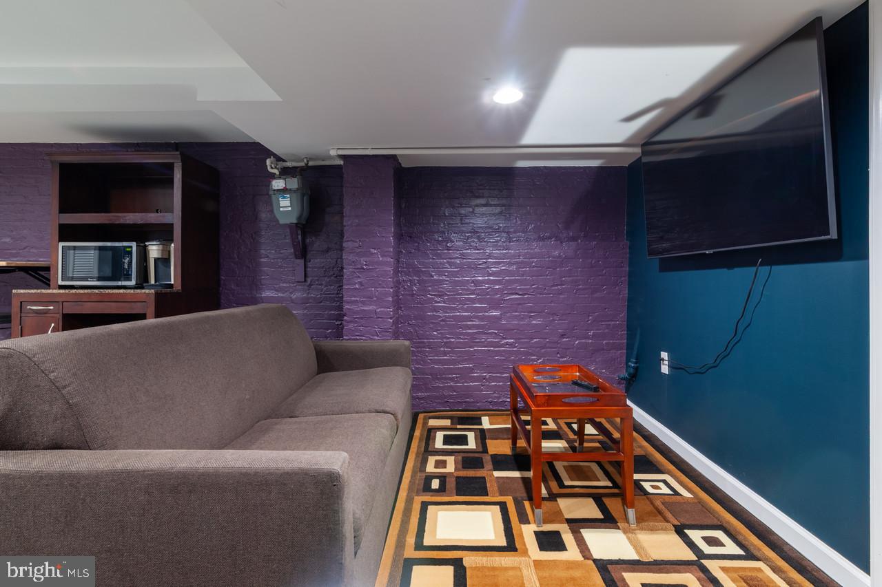 ELLWOOD PARK - Residential
