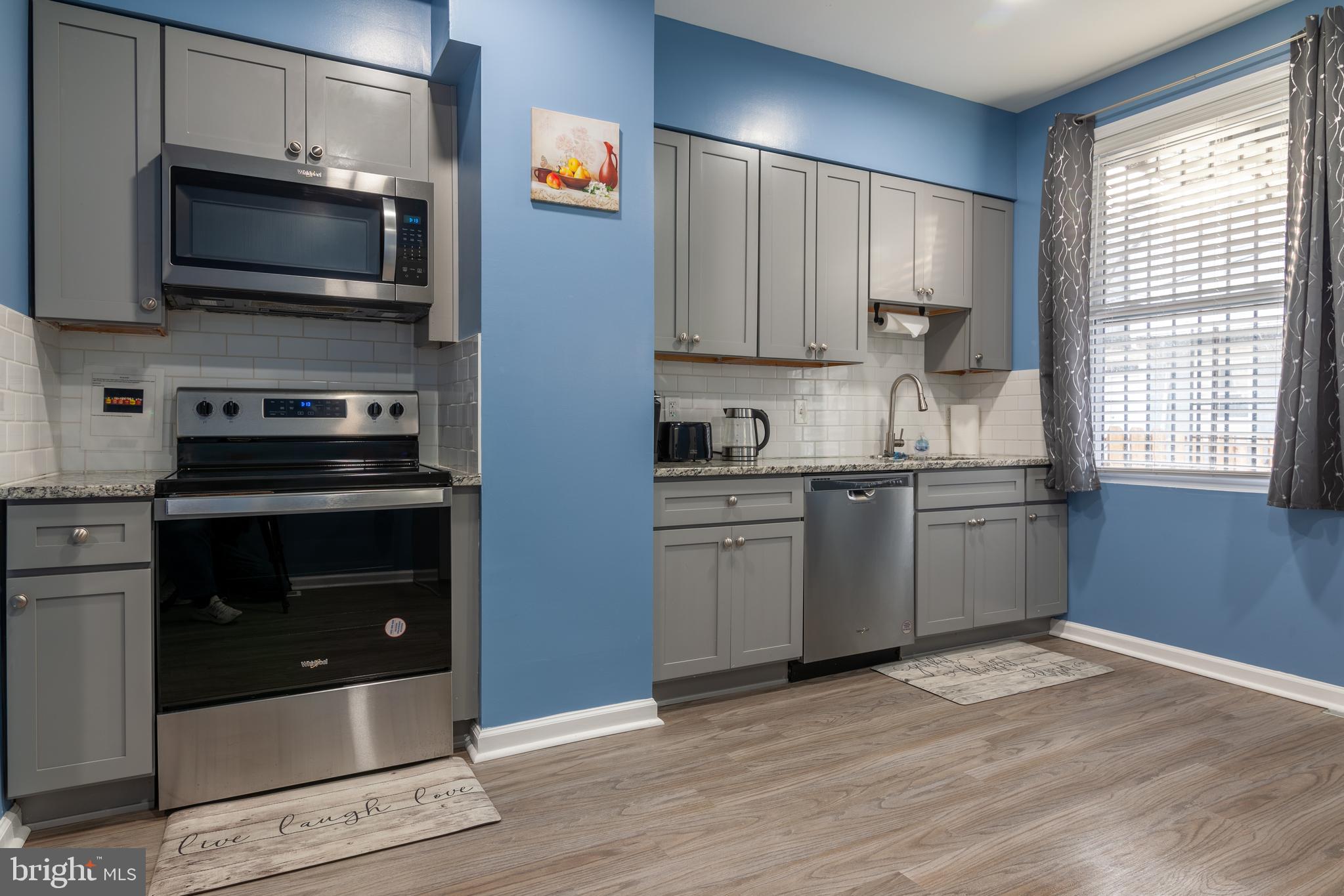 ELLWOOD PARK - Residential