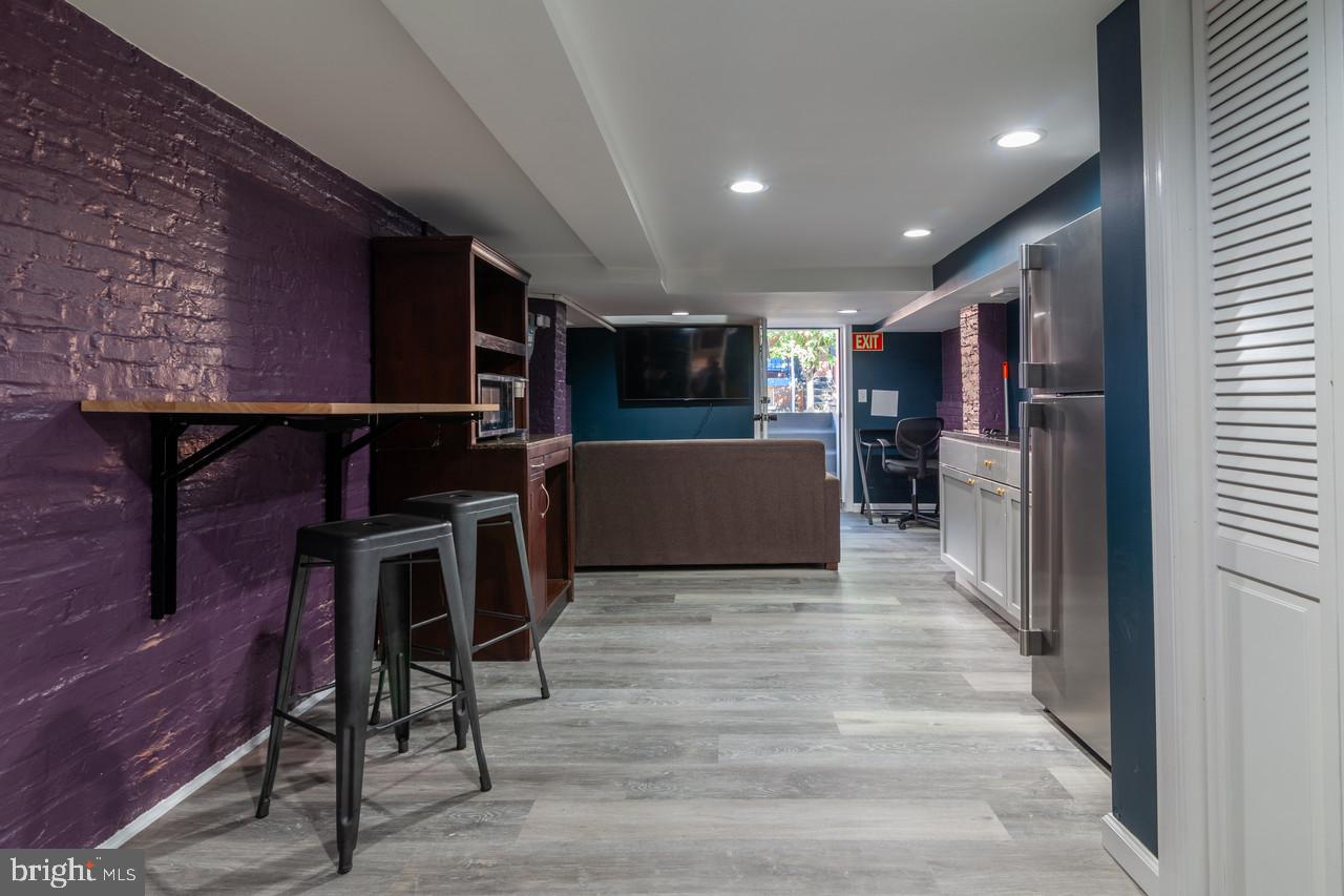 ELLWOOD PARK - Residential