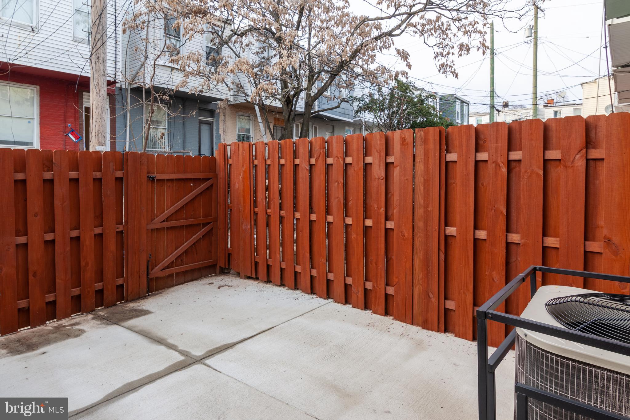 ELLWOOD PARK - Residential