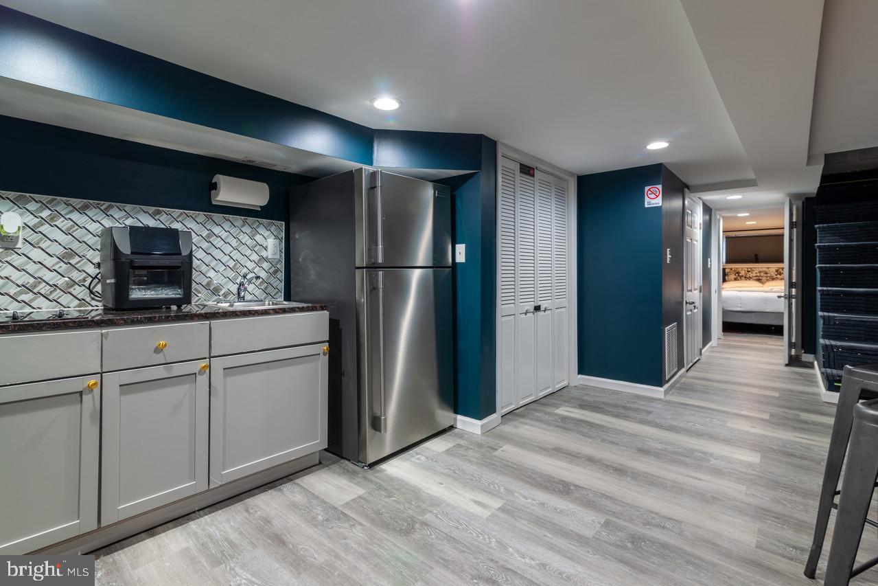 ELLWOOD PARK - Residential
