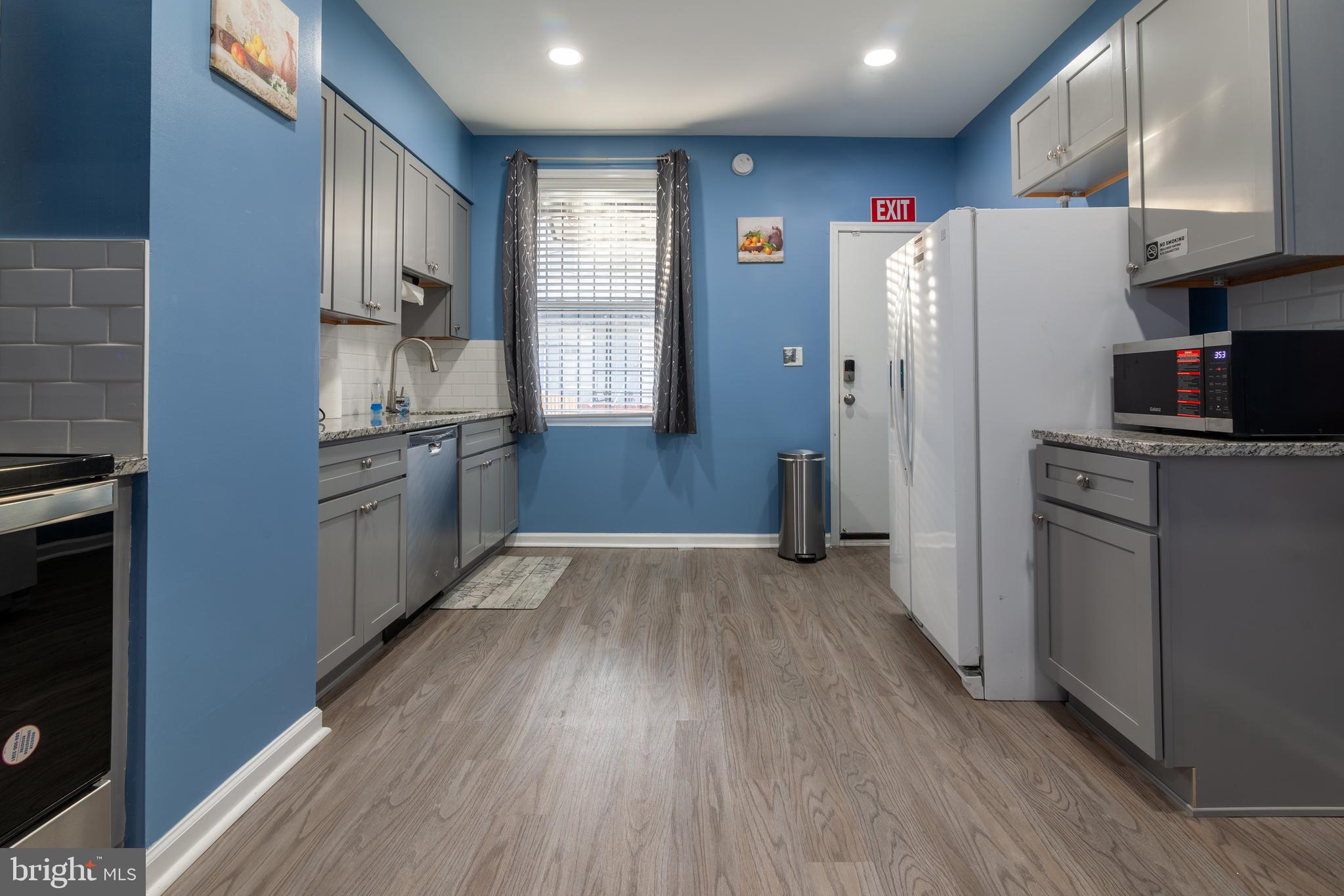 ELLWOOD PARK - Residential
