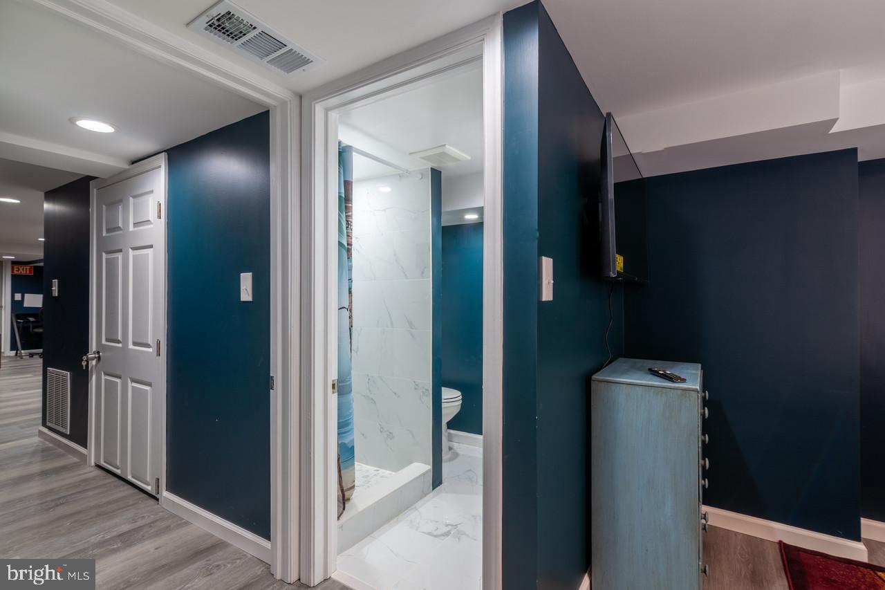 ELLWOOD PARK - Residential