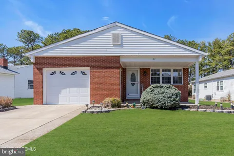 5 Linstead Court, Toms River, NJ MLS: NJOC2032726