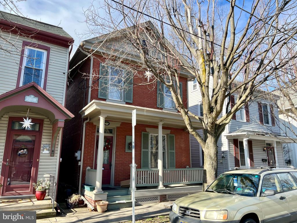 Photo of 126 S SPRUCE ST, LITITZ, PA 17543 (MLS # PALA2030418)