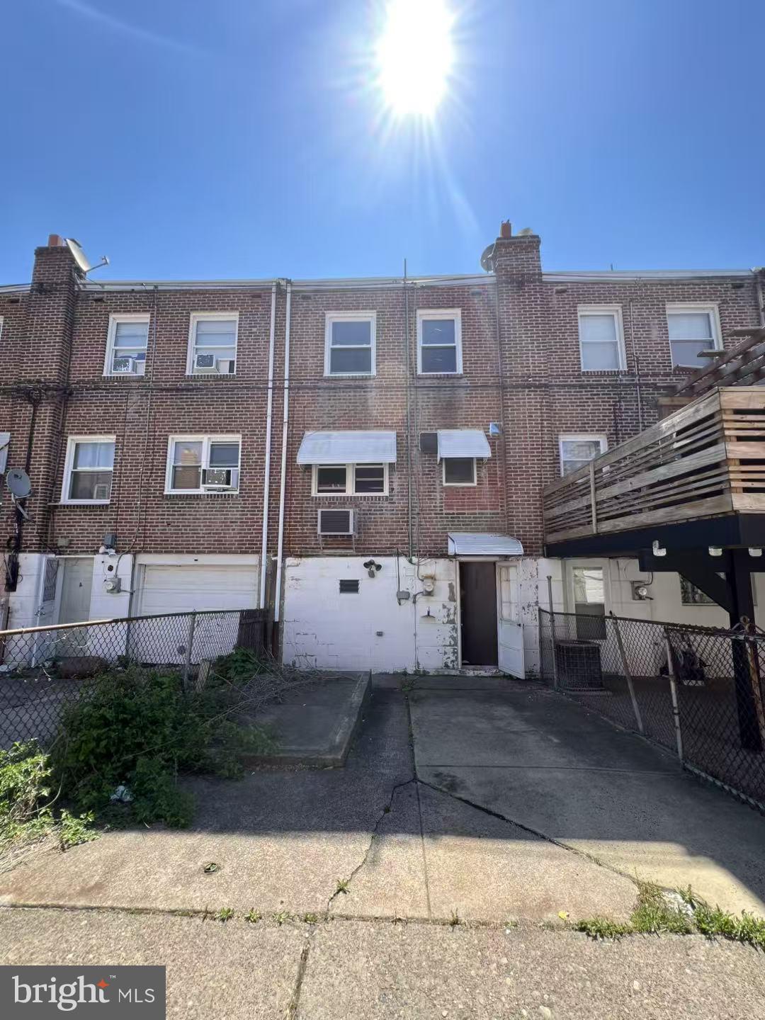 OXFORD CIRCLE - Residential