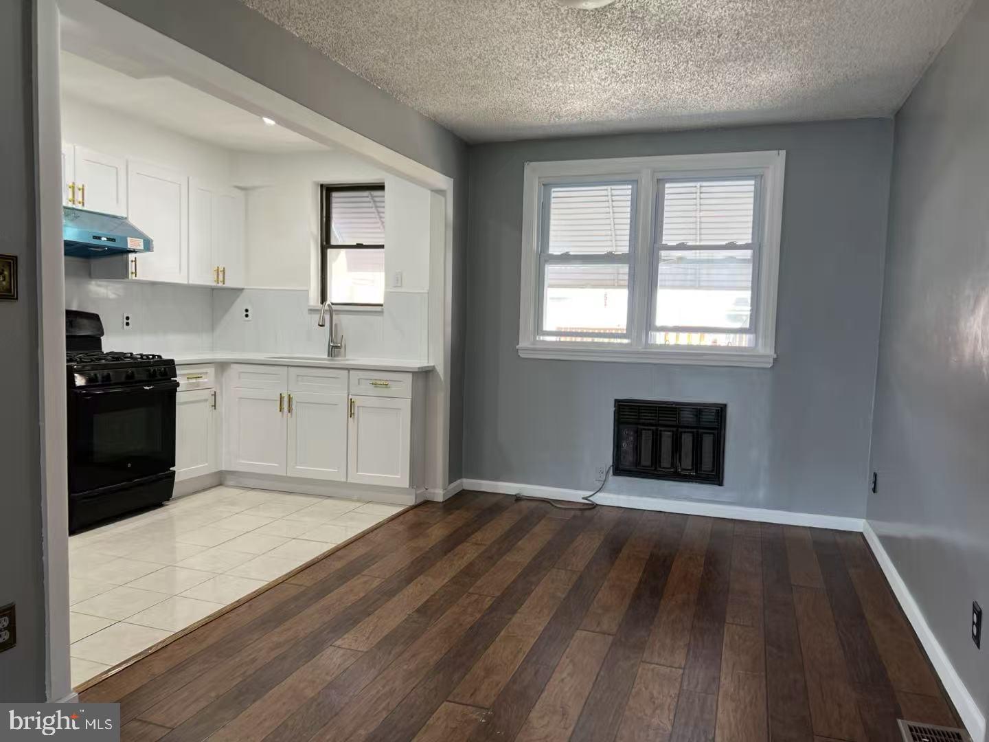 OXFORD CIRCLE - Residential