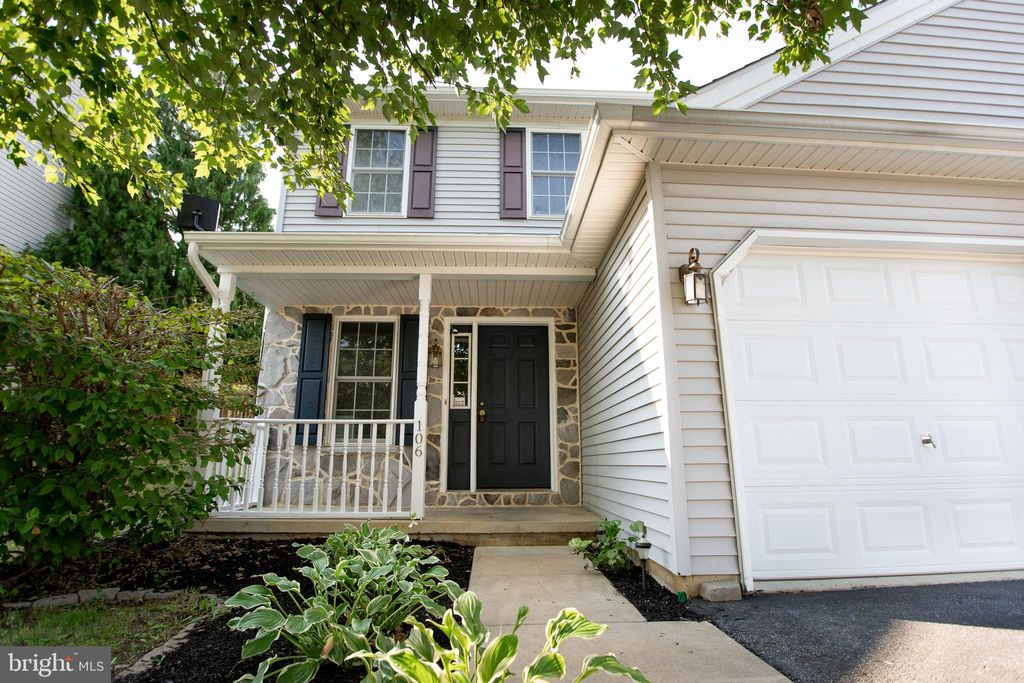 Photo of 106 ELMSHIRE DR, LANCASTER, PA 17603 (MLS # PALA2037666)