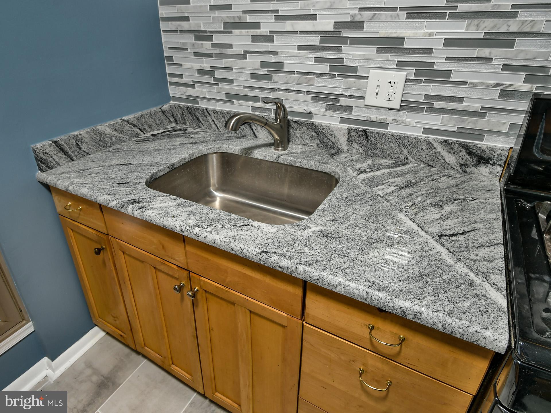 MARLOW TOWERS CONDOMINIUMS - Residential Lease