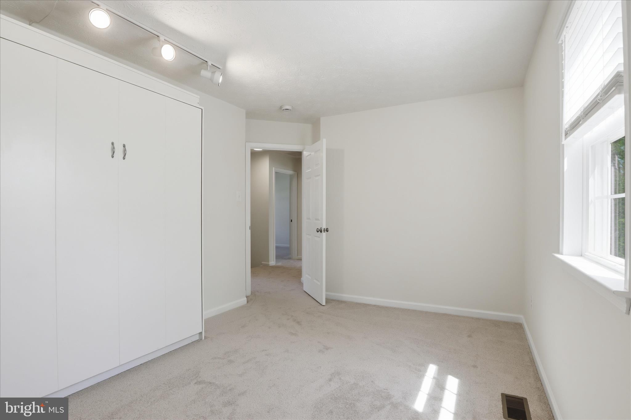 WILLIAMS KNOLL - Residential