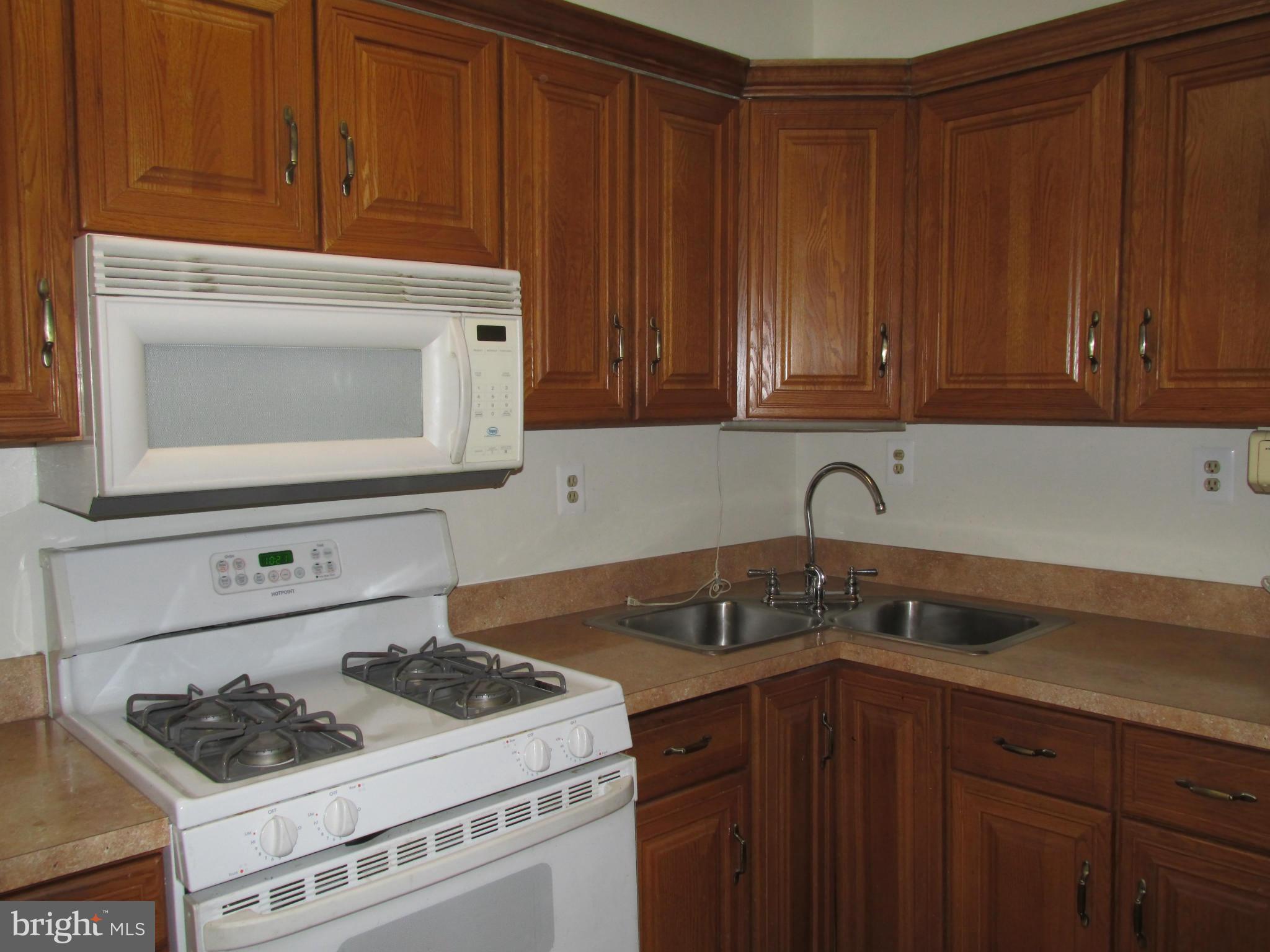 MERRITT HOMES - Residential