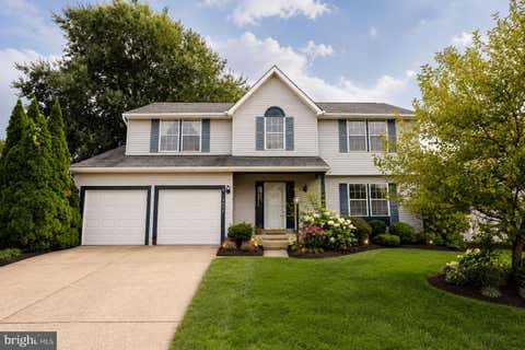 Photo of 10412 Labrador Loop, MANASSAS, VA 20112 (MLS # VAPW2128004)