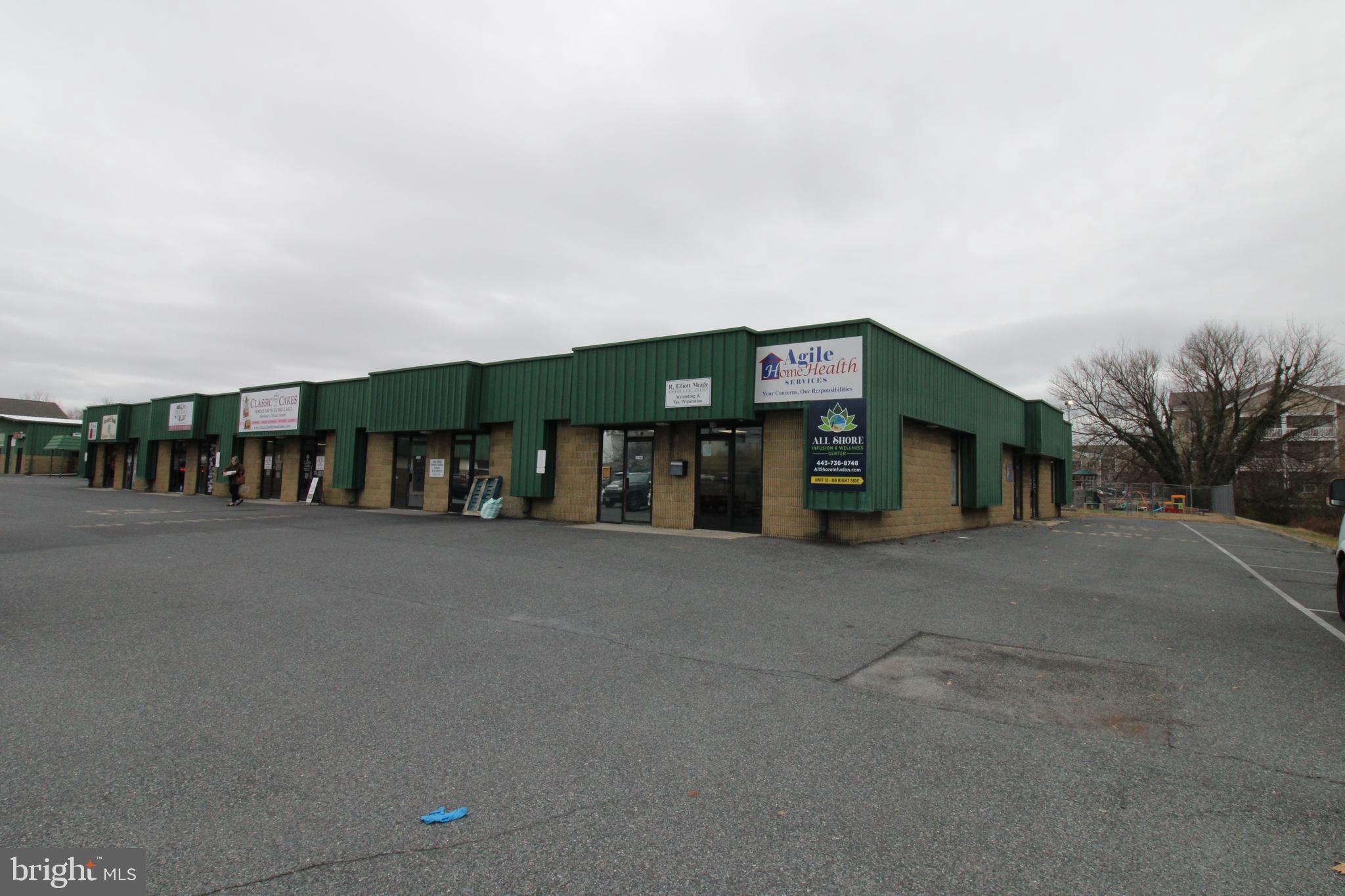 Located within walking distance of Salisbury University. This space is turnkey and spacious with a glass store front. Open floor concept available for immediate occupancy. Dedicated restroom , ample onsite parking and both building and street signage available. The Landlord is flexible with allowing tenants to make the space their own, encouraging creativity within your space.