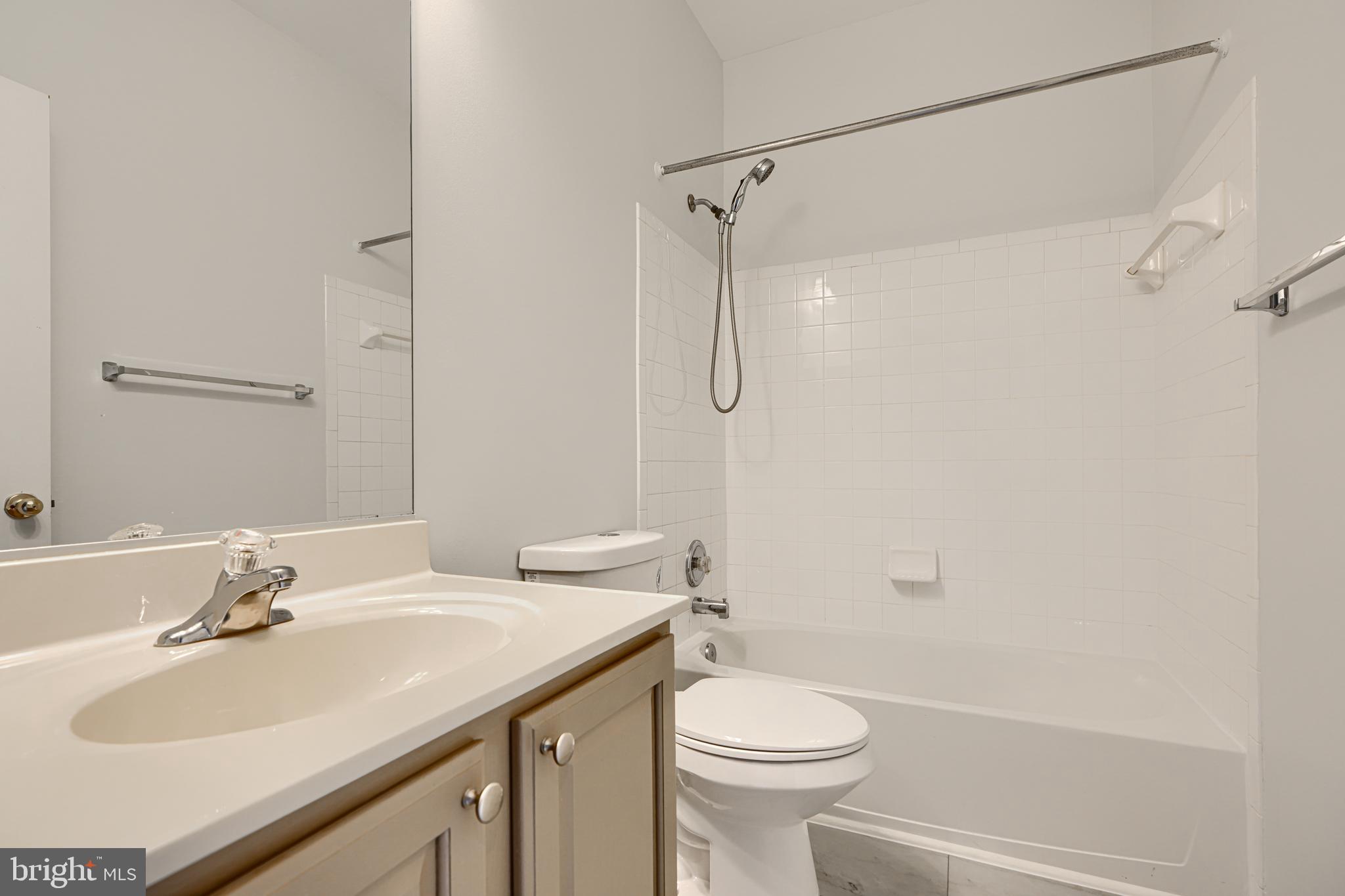 ALBEMARLE SQUARE - Residential