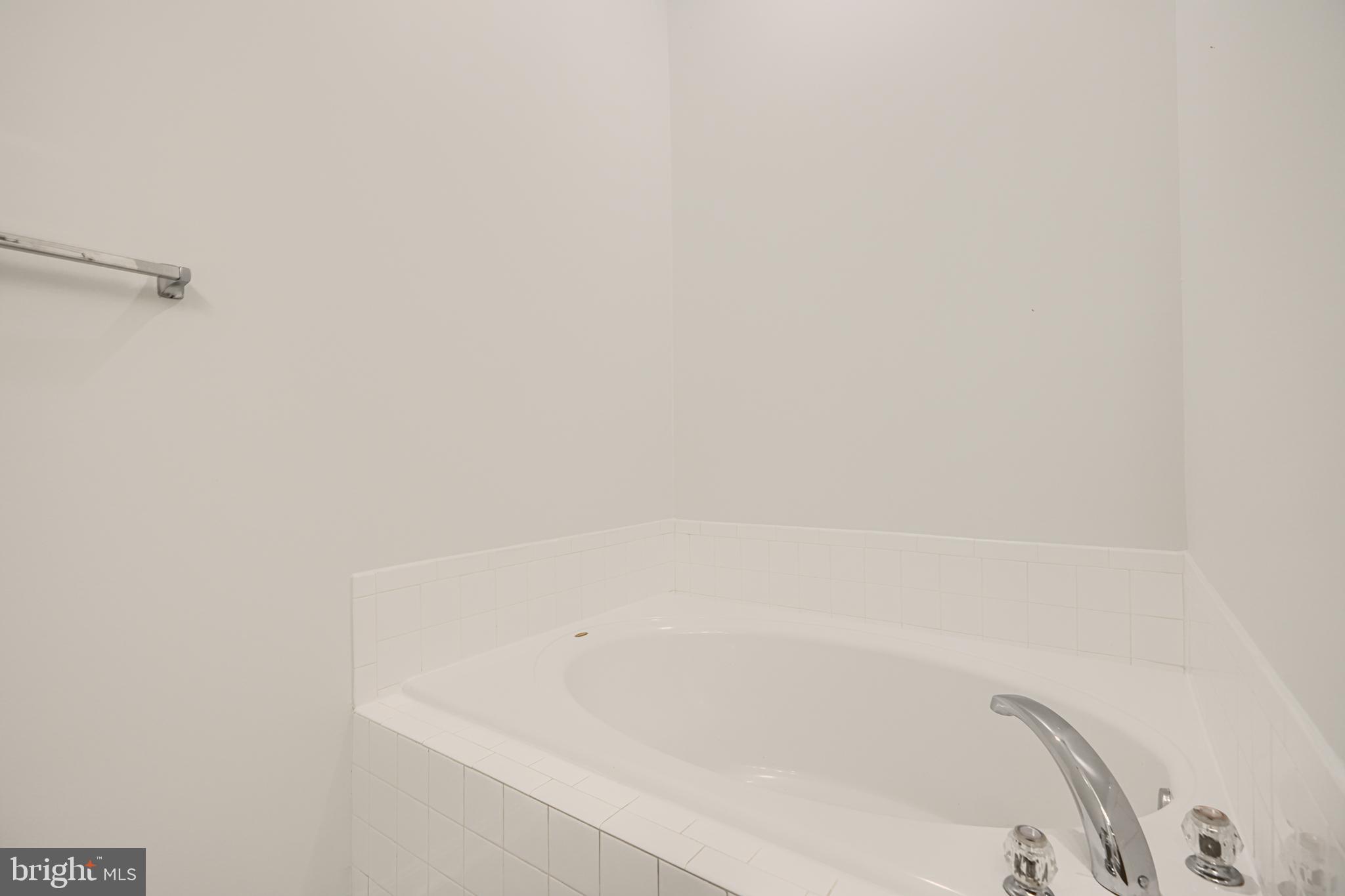 ALBEMARLE SQUARE - Residential