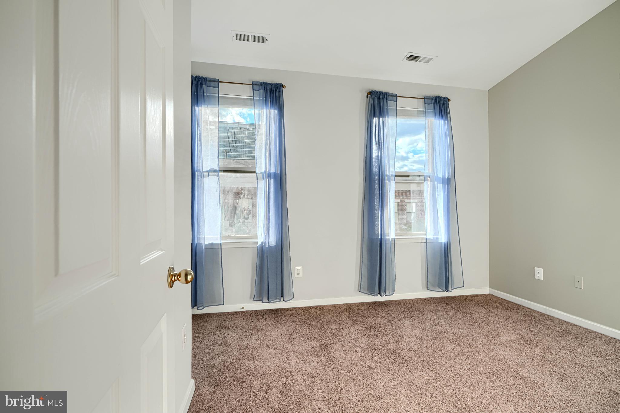 ALBEMARLE SQUARE - Residential