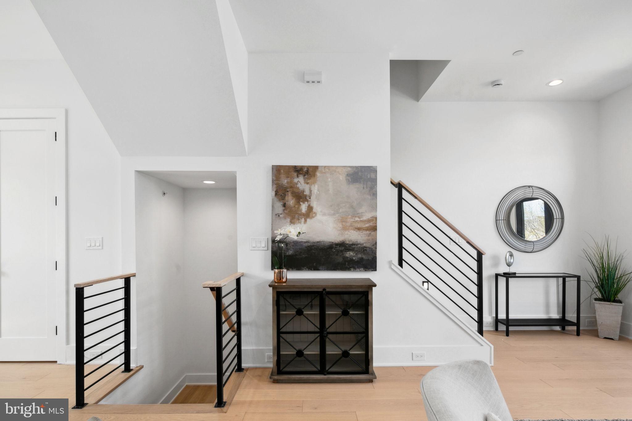 CLARENDON - Residential